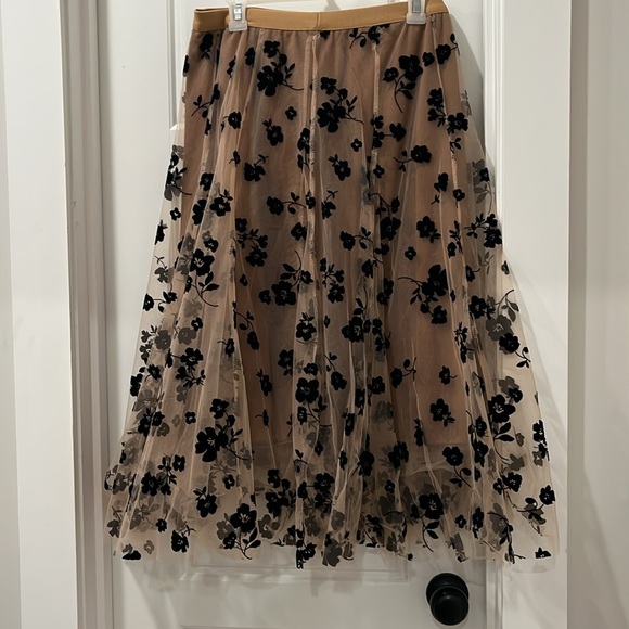 3D Posy Double-Layered Mesh Midi Skirt - Picture 8 of 8